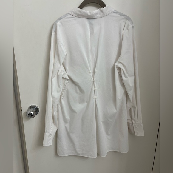 Worthington shirt with back button detail and alteration - Picture 3 of 7